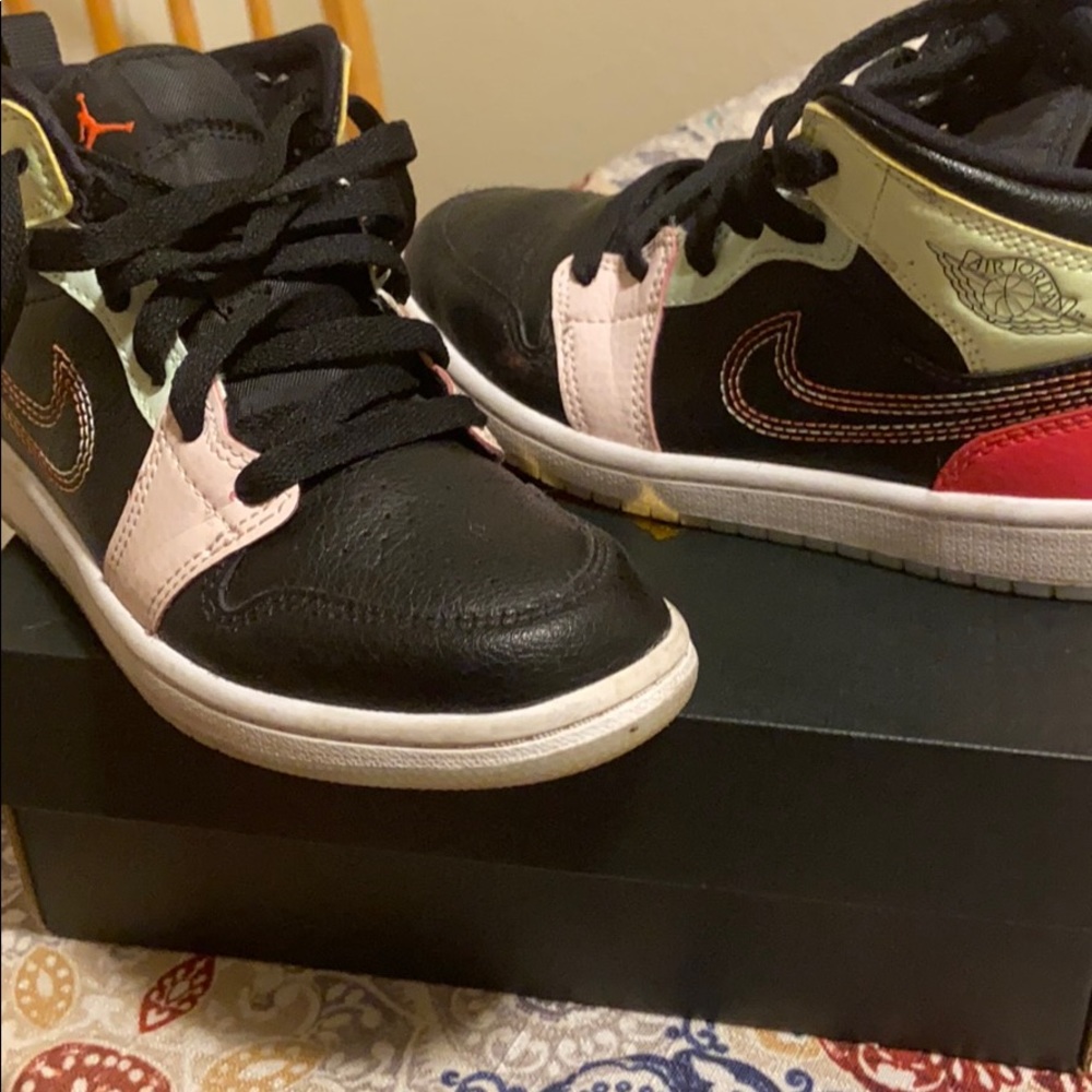 Sneakers